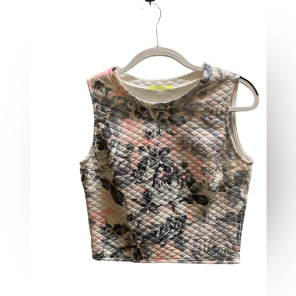 NWOT Gianni Bini Rose Print Quilted Crop Top - Perfect condition, never worn🌷🌹
